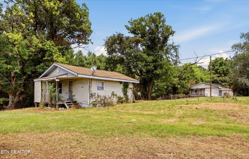 289 Midway Dr, Oliver Springs, TN, 37840-5412 | Card Image