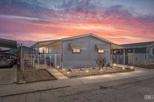 spc-166-1301 Taft Hwy, Bakersfield, CA, 93307-6284 | Card Image