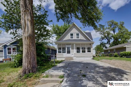 2566 Manderson St, Omaha, NE, 68111-2933 | Card Image