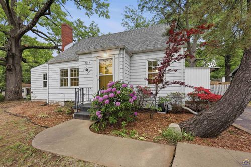 2759 Sw Burlingame Rd, Topeka, KS, 66611-1380 | Card Image