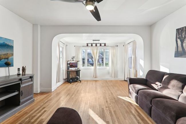 3617 N Whipple St, Home with 6 bedrooms, 2 bathrooms and 2 parking in CHICAGO IL | Image 6