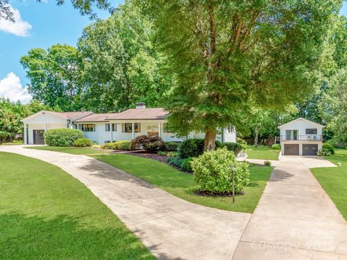 607 W School St, Maiden, NC, 28650-1141 | Card Image
