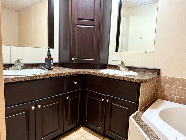 3 - 404 8 Th Ave E, House other with 3 bedrooms, 2 bathrooms and 2 parking in Watrous SK | Image 32