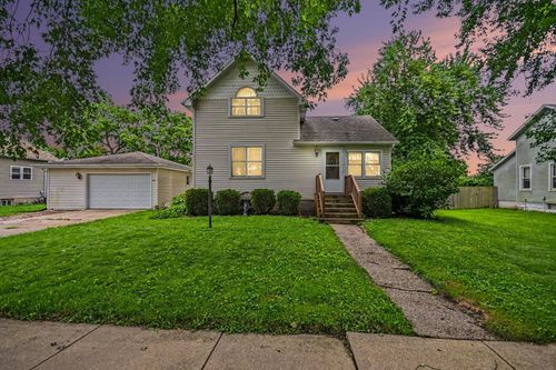 304 N Maple St, Grant Park, IL, 60940-7143 | Card Image