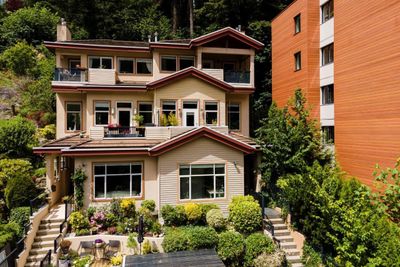 6639 Nelson Ave, Home with 4 bedrooms, 3 bathrooms and 3 parking in West Vancouver BC | Image 2