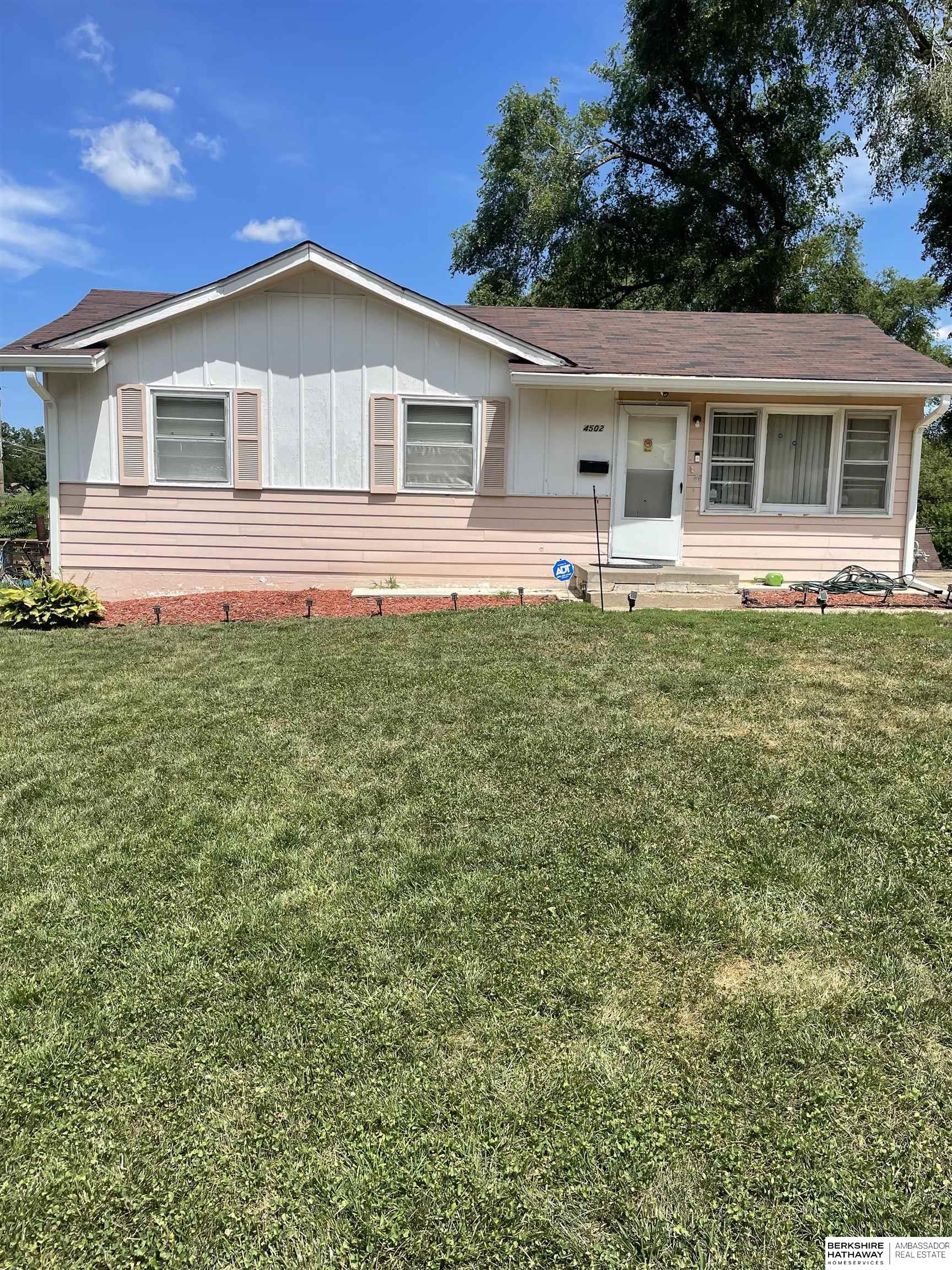 Jaynes St, Omaha, NE 68104