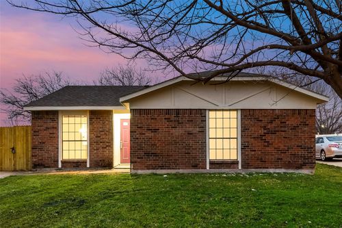 510 Damon Dr, Grand Prairie, TX, 75052-6033 | Card Image