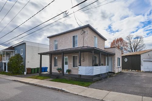 {{alt}} | Card Image