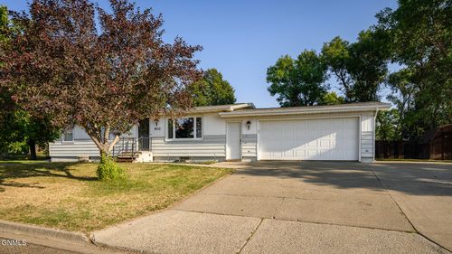 900 10th St Ne, Beulah, ND, 58523-6407 | Card Image