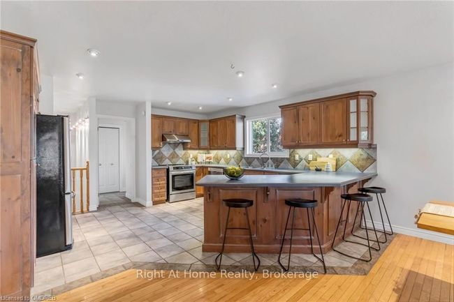 47 Morton Ave, House other with 4 bedrooms, 2 bathrooms and 4 parking in Dundas ON | Image 16