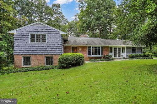 1075 Manning St, Great Falls, VA, 22066-1921 | Card Image