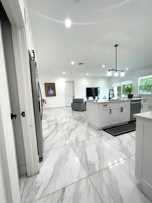 205 Sw Chapman Ave, House other with 4 bedrooms, 2 bathrooms and null parking in Port St. Lucie FL | Image 7