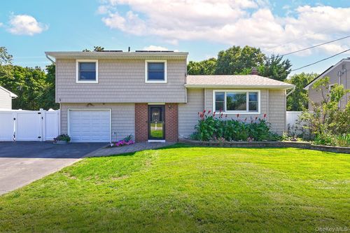 21 Campo Avenue, Brookhaven, NY, 11784 | Card Image