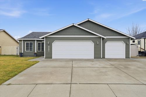 4001 S Quincy St, Kennewick, WA, 99337-3856 | Card Image