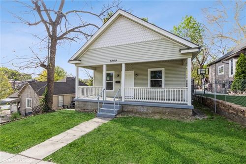 1209 Lowell Ave, Kansas City, KS, 66102-5411 | Card Image