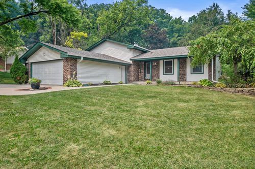 2816 Woodridge Ct, Waukesha, WI, 53188-1315 | Card Image