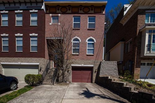 3220 Linwood Ave, Cincinnati, OH, 45226 | Card Image