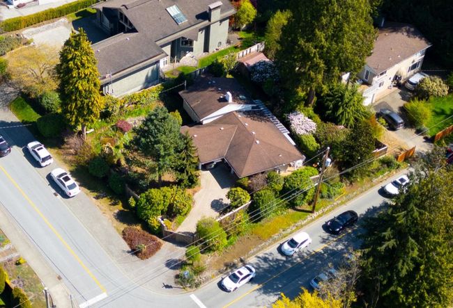 2094 Inglewood Avenue, House other with 4 bedrooms, 3 bathrooms and 3 parking in West Vancouver BC | Image 1