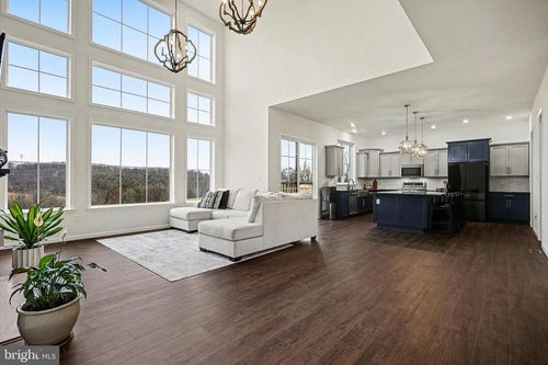 802 Blake Dr, YORK, PA, 17402-8580 | Card Image