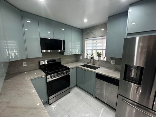 7-7432 Hazeltine, Van Nuys, CA, 91405 | Card Image