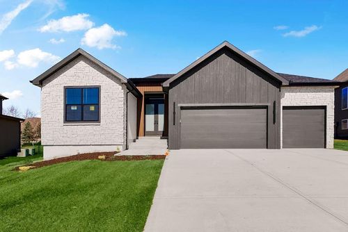 16655 S Marais Dr, Olathe, KS, 66062-9061 | Card Image