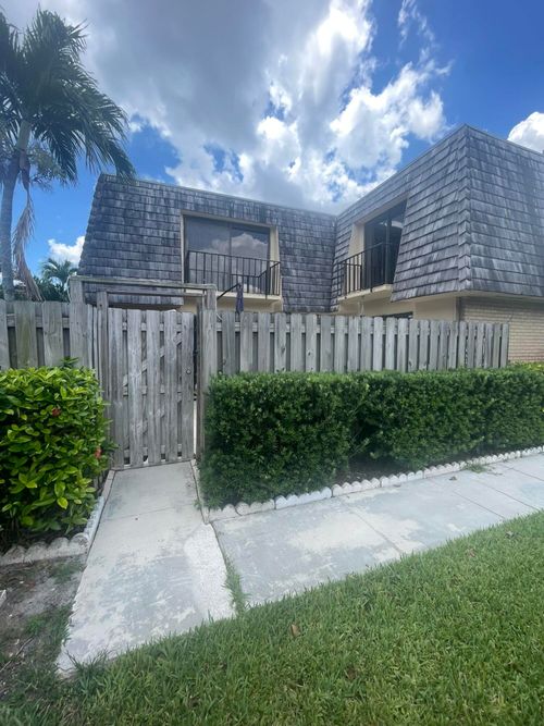 47 Lake Arbor Dr, Palm Springs, FL, 33461-2153 | Card Image