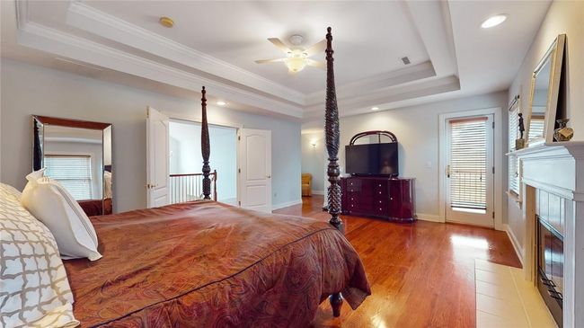 Ensuite with walk-in closet | Image 14