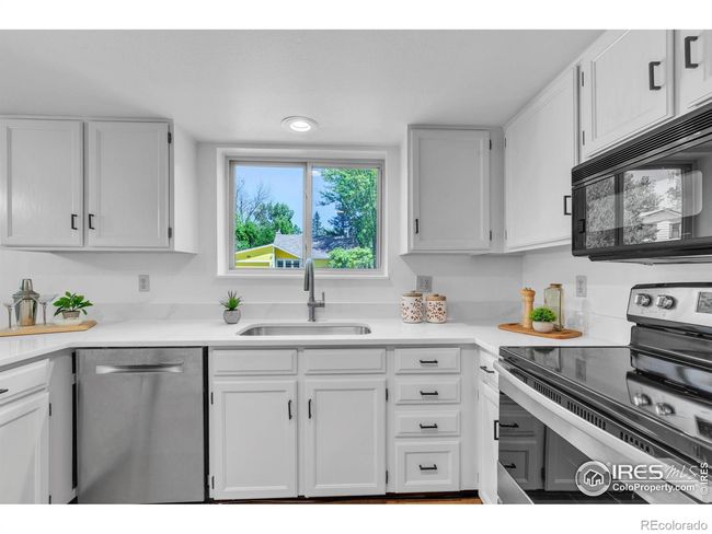 Plenty of cabinet space | Image 10