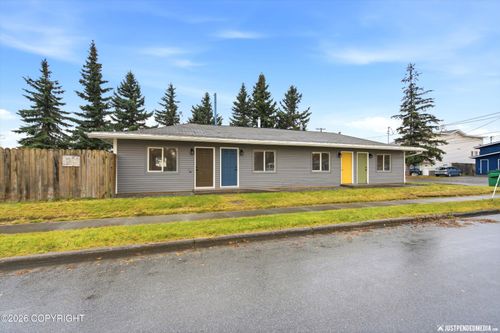 934 Medfra St, Anchorage, AK, 99501-3931 | Card Image