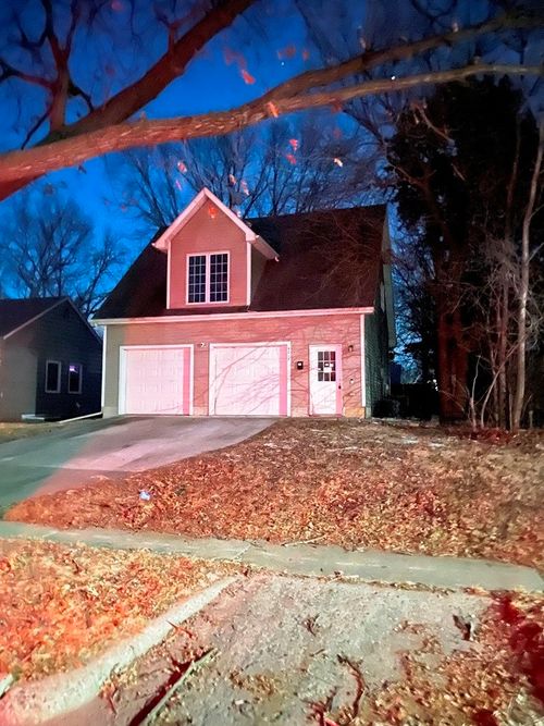 4017 Cambridge St, Des Moines, IA, 50313-3605 | Card Image