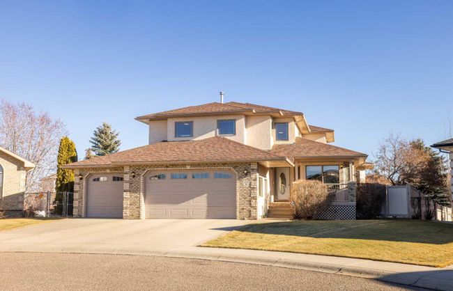 37 Stein Close Se, Home with 6 bedrooms, 3 bathrooms and 7 parking in Medicine Hat AB | Image 1