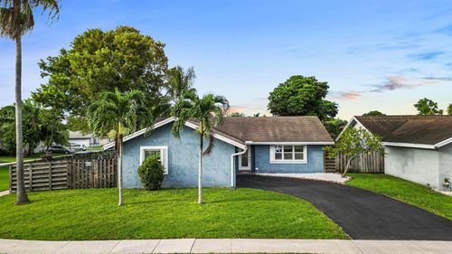 7527 Sw 7th St, North Lauderdale, FL, 33068-1373 | Card Image