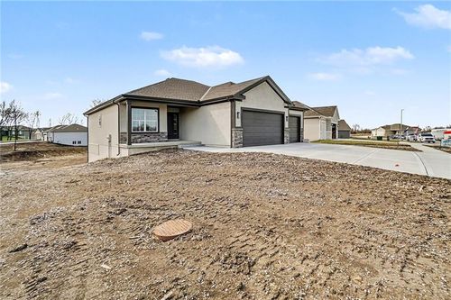 464 Green Dr, Lawson, MO, 64062-8802 | Card Image