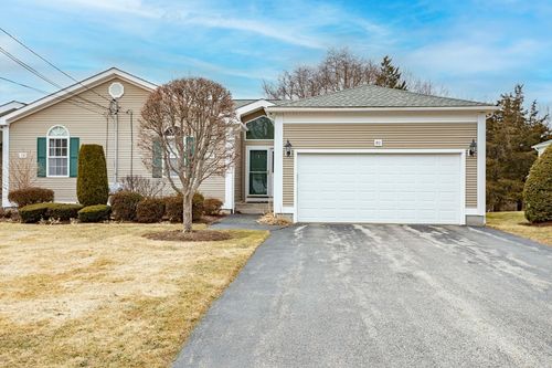 80-80 Orchard Meadows Dr, Smithfield, RI, 02917-1846 | Card Image