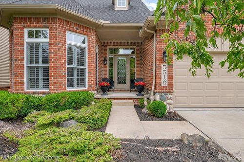 5510 River Park Dr, Waterford, MI, 48327-4703 | Card Image
