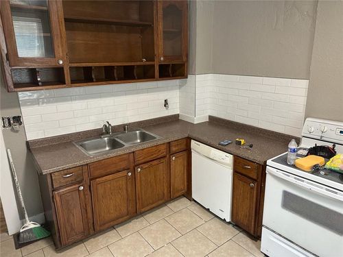 1708 Metropolitan Ave, Kansas City, KS, 66103-1087 | Card Image