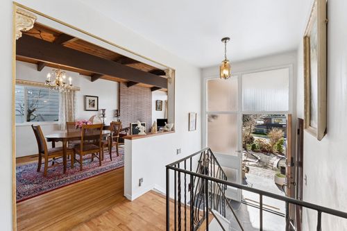 922 Canyon Blvd, North Vancouver, BC, V7R2J8 | Card Image