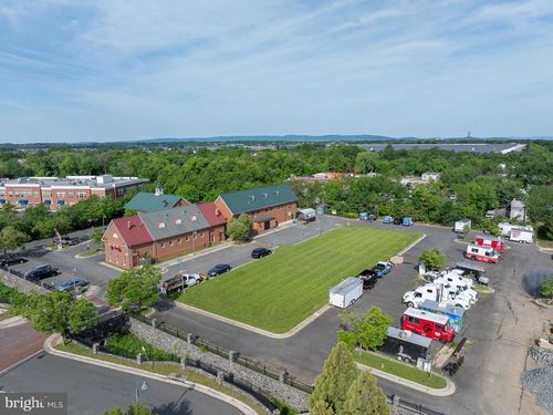 43140 Town Hall Plz, Chantilly, VA, 20152-5923 | Card Image