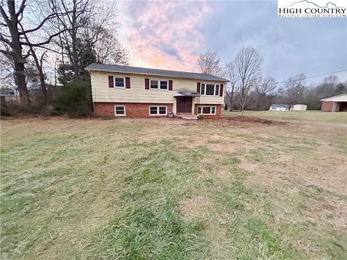 2330 40th Avenue Ct Ne, Hickory, NC, 28601-7453 | Card Image