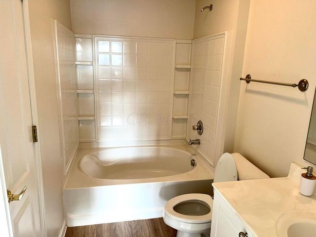 8061 Cranes Crossing Dr, Condo with 2 bedrooms, 2 bathrooms and null parking in Lewis Center OH | Image 26