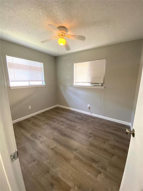 b-404 Swanee Dr, Austin, TX, 78752-3018 | Card Image