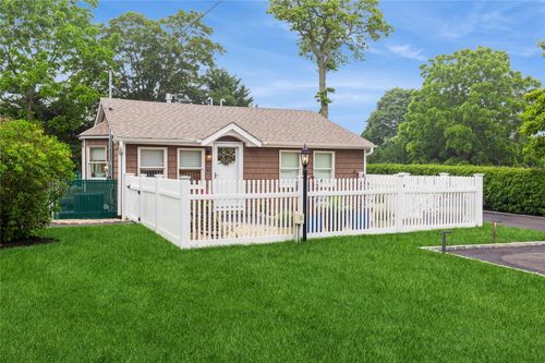 3 Dock Rd, Remsenburg, NY, 11960-2041 | Card Image