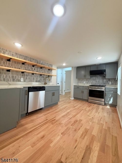 392 S 9th St, Newark, NJ, 07103-2161 | Card Image