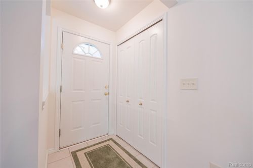 17410 N Lucille Cir, New Boston, MI, 48164-8002 | Card Image