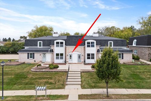 2057 Chateau Court, Grafton, WI, 53024 | Card Image