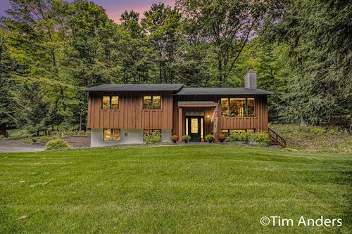 4039 Oxford Dr, Leland, MI, 49654-9701 | Card Image