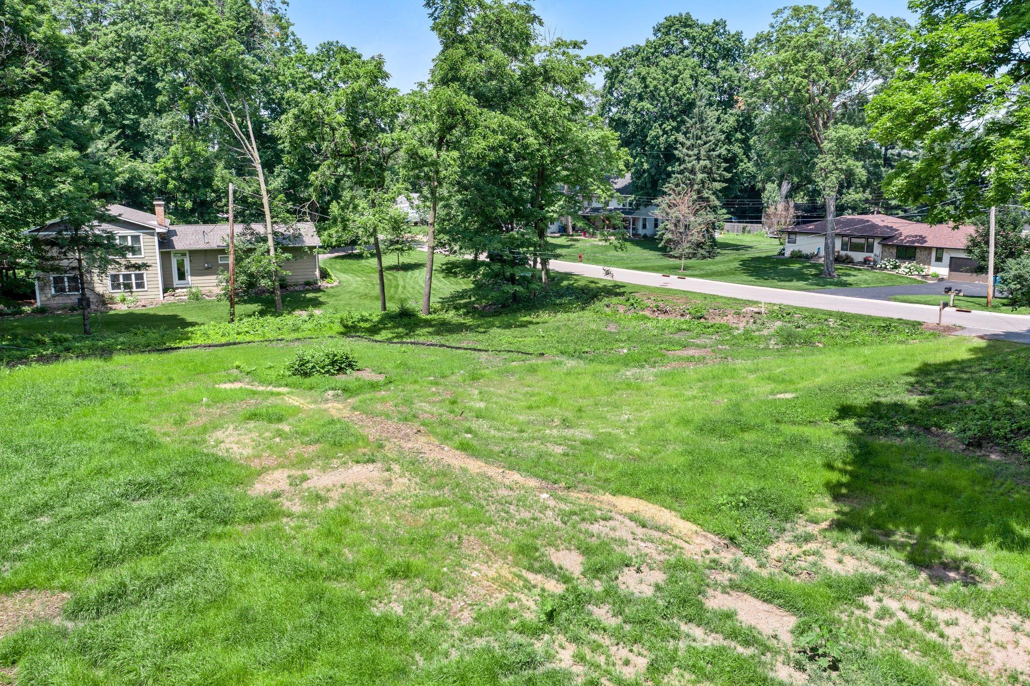 Land in Excelsior 4