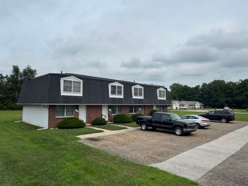 812 8th St Se, DeMotte, IN, 46310-8734 | Card Image