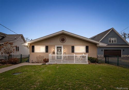 2330 Allen Rd, Ortonville, MI, 48462-8431 | Card Image