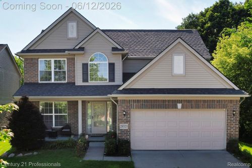 28323 Oakmonte Cir W, New Hudson, MI, 48165-8042 | Card Image